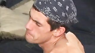 Раздетый парень в бандане выебан любимым приятелем в задницу