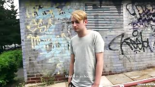 Пикапер нашел на улице чешского гея и за бабло отымел в сраку