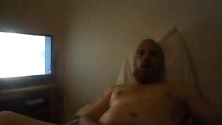 Популярный дрочер снова разделся, раздвинул ноги и вздрочнул перед вебкой