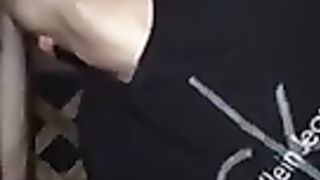 Глубокий заглот волосатого хуя от молодого голубка