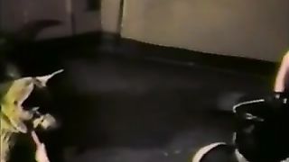 Господин развлекает рабов самотыком и фистингом в подвале