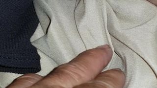 Мне нравится рассматривать член и яйца любовника