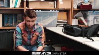 Попытался украсть товар в супермаркете и был жестоко выебан в жопу