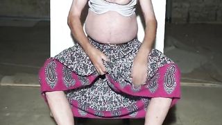 Гомосексуалист надел платье и жмякает член ручонками