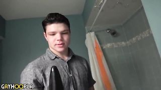 Вылизал жопу молодому качку и вставил в нее свой член