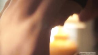 Молодые парни уединились в спальной ради анальных утех