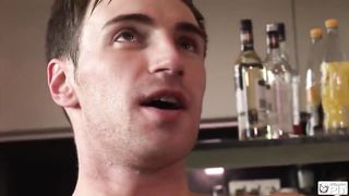 Дружеская вечеринка плавно перетекла в гейский тройничок