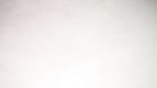 Снимает на камеру как ебет молодого парня в задницу