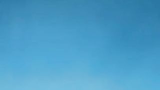 Снимает на камеру как ебет молодого парня в задницу