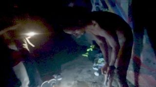 Молодой бразилец трахает в задницу своего товарища в переулке