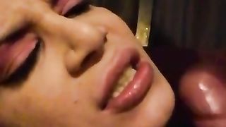 Зрелый трансвестит сосет член пузатому мужику и принимает его сперму в рот