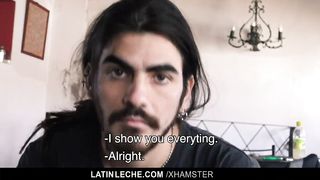 Попросил парня взамен платы за жилье сделать минет