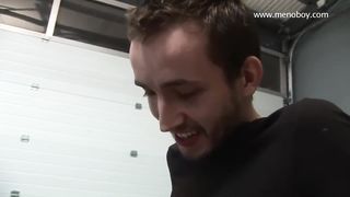 Молодые любовники ебутся во время капитального ремонта на работе