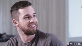 Мускулистый тренер отодрал мужичка в зад во время тренировки