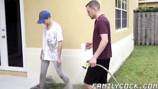 Старший брат вымыл младшего и трахнул его в задницу