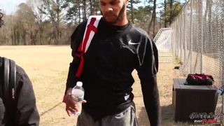 Негры после игры в футбол занимаются анальным сексом