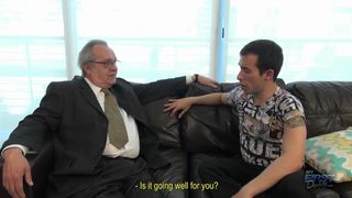 Зрелый мужик после работы трахает в жопу любовника