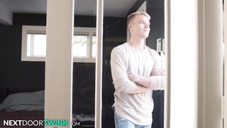 Красавчик пришел к другу в гости и насладился членом в жопе