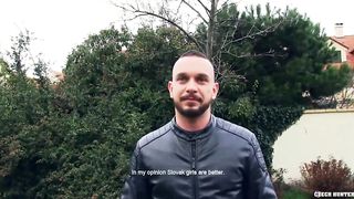 Уверенный в себе пацан развел на секс незнакомого чувака