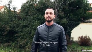 Уверенный в себе пацан развел на секс незнакомого чувака