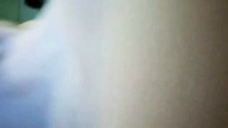 Молодой пацан в душе мастурбирует свой стоячий пенис