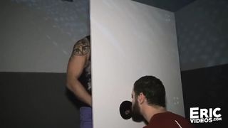 Три мужика выпили в клубе и занялись групповым сексом