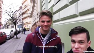 Мужик с камерой развел на групповой секс двух парней