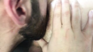 Волосатые мужики втроем занимаются групповым сексом