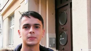 Пацан согласился дать в жопу и сделать минет за солидные денежки