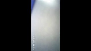 Гей в общественном туалете дрочит большой хуй незнакомца