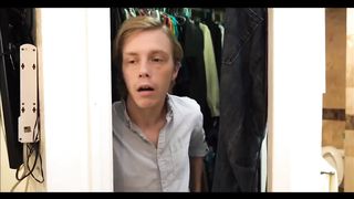 Пасынок подсмотрел за дрочащим отчимом и дал в очко