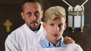 Святой отец после проповеди имеет в попку красавчика