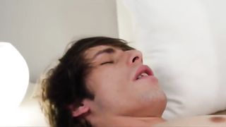 Чувак угостил друга вином и занялся с ним сексом