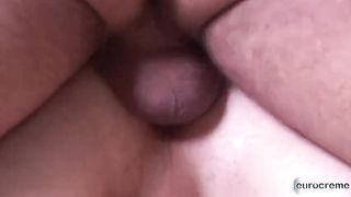 Брутальный охранник в тюрьме жестко имеет в жопу заключенного