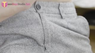 Массажист возбуждает клиента и с ним занимается сексом