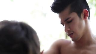 Пацаны на заднем дворе страстно трахнулись и кайфонули