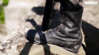 Два молодых скаута занялись анальным сексом на природе