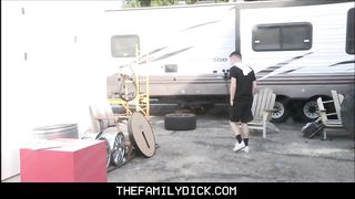 Брутальный мужик заставил молодого парня лизать подмышки и выебал его в очко