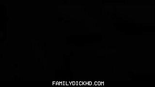 Старший брат приехал на праздники домой и трахнул младших