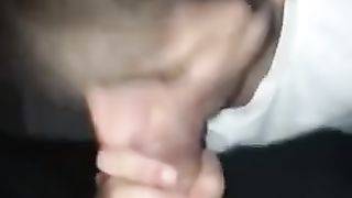 Снимает на телефон своего отменно сосущего хуй приятеля