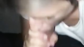 Снимает на телефон своего отменно сосущего хуй приятеля