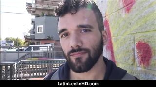 Бородатый парень дал на клык смазливому латиносу и выебал его в очко