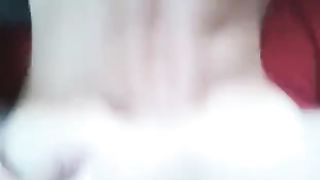 Ебет в задницу приятеля и дрочит ему большой член одновременно