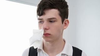 Отчим загорелся желанием трахнуть в задницу пасынка