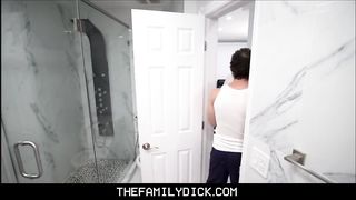 Отчим загорелся желанием трахнуть в задницу пасынка