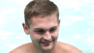 Парни познакомились в бассейне и загорелись желанием заняться анальным сексом