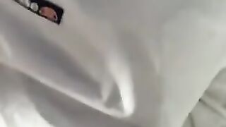 Парень в кепке сосет хуй и готовится к ебле попки в POV гей порно