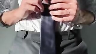 Индивидуальный предприниматель дрочит хуй стоя