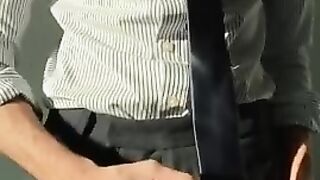 Индивидуальный предприниматель дрочит хуй стоя