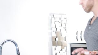 Отчим оттрахал задницу пасынка